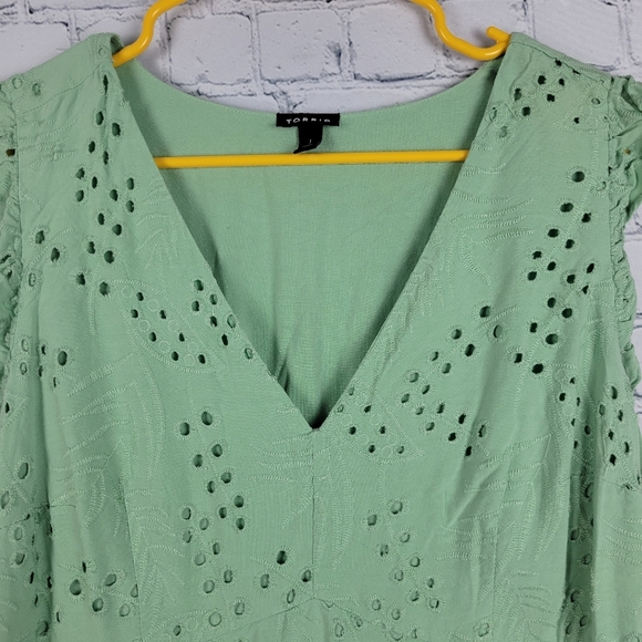 Torrid Size 1 Green Eyelet Top - Picture 5 of 7